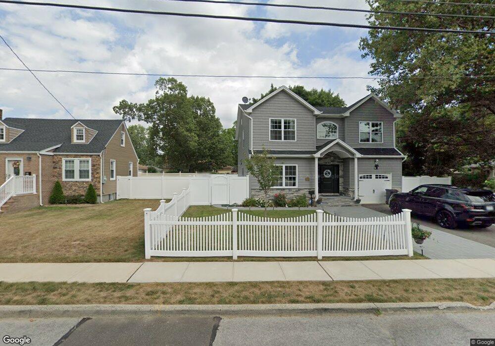 1035 Saranac Rd, West Hempstead, NY 11552 - photo 1