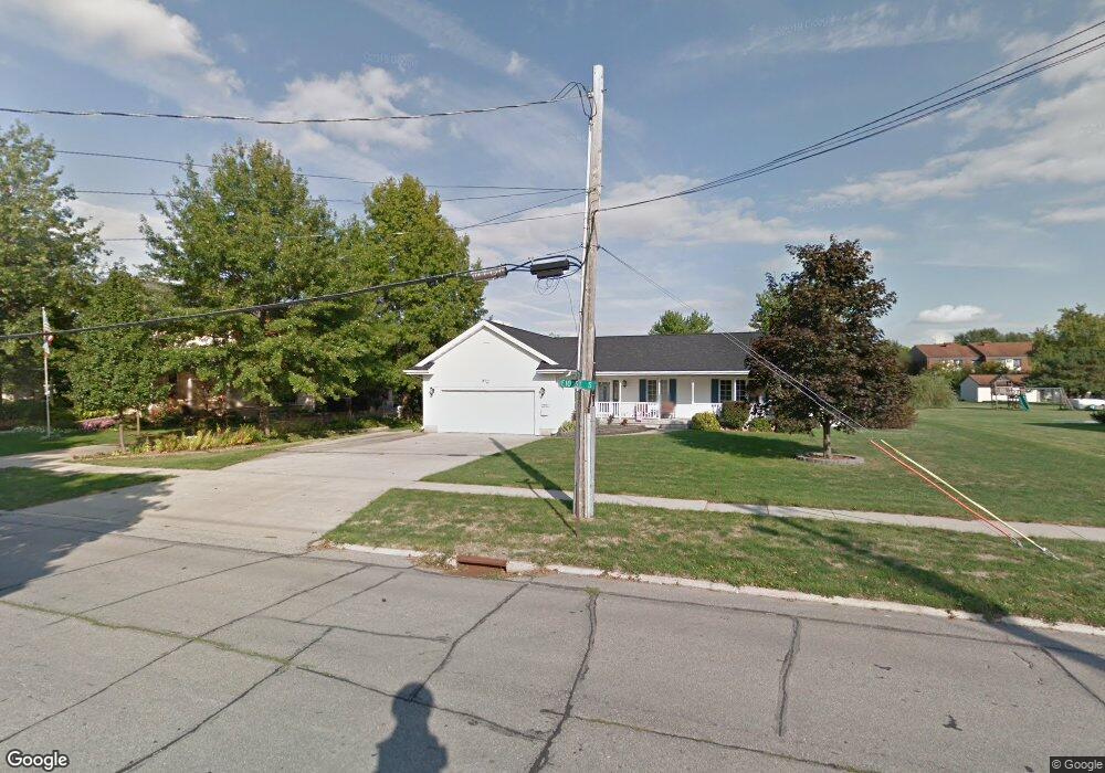 932 E 10th St S, Newton, IA 50208 - photo 1