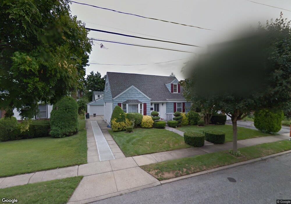 232 Wardwell Rd, Mineola, NY 11501 - photo 1