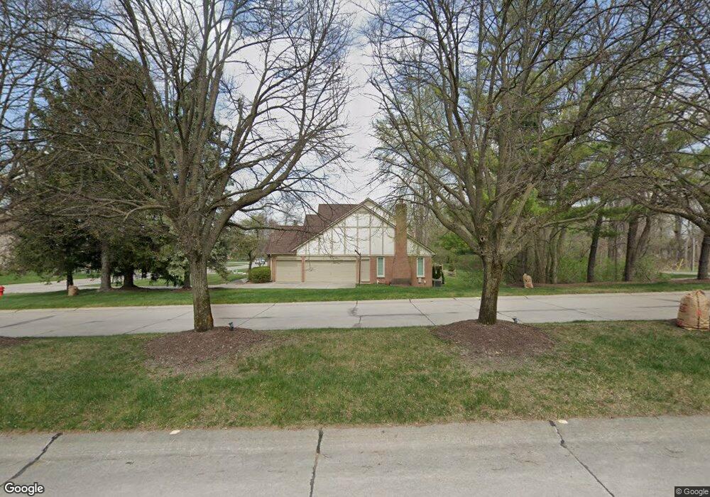 1777 Hickory Bark Ln, Bloomfield Hills, MI 48304 - photo 1