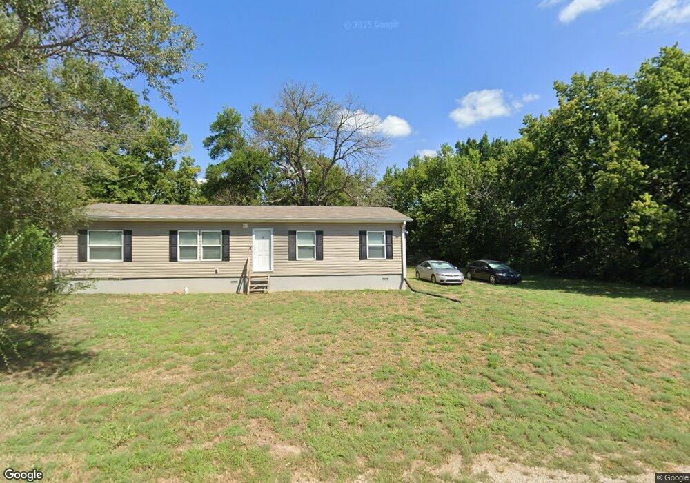 714 S Grove St, Yates Center, KS 66783 - photo 1