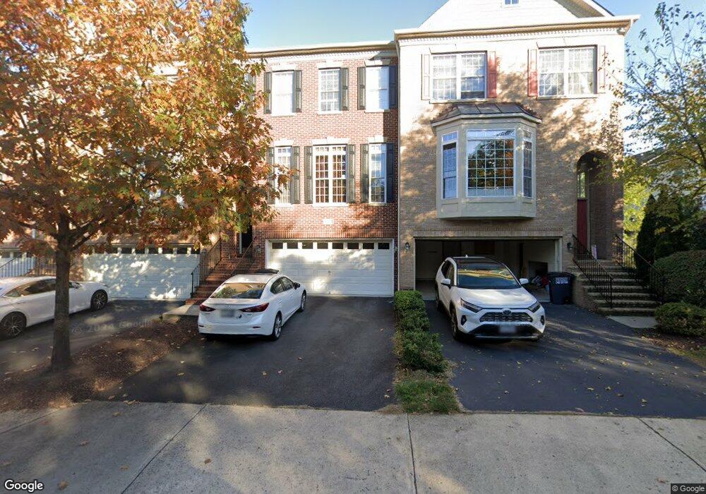 25830 Commons Square, Chantilly, VA 20152 - photo 1