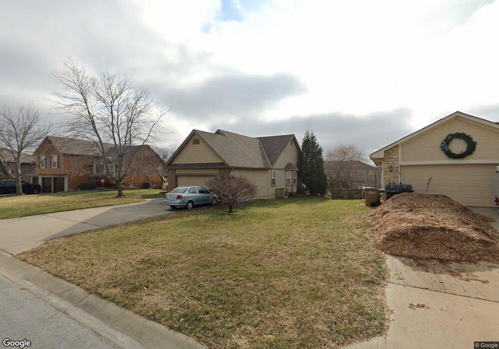 1711 Longhorn Ln, Raymore, MO 64083 - photo 1