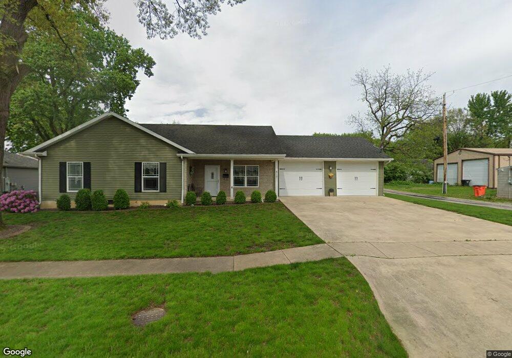 617 S 6th St, Mattoon, IL 61938 - photo 1