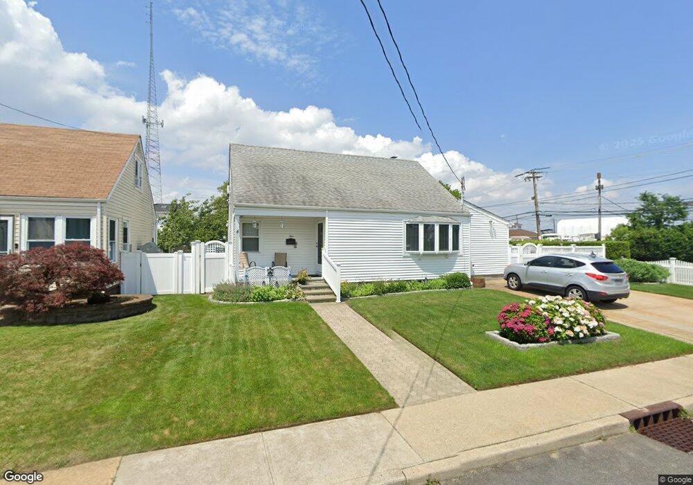4 President St, Freeport, NY 11520 - photo 1