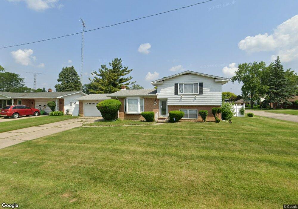 3300 Ridgecliffe Dr, Flint, MI 48532 - photo 1