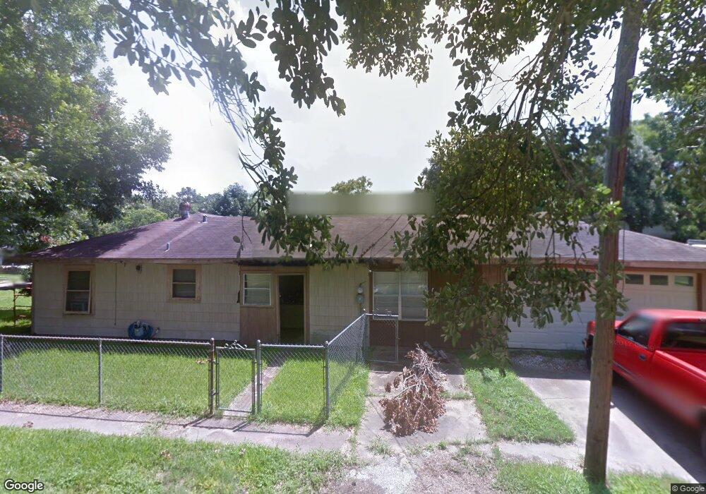 1033 W Snyder St, Alvin, TX 77511 - photo 1