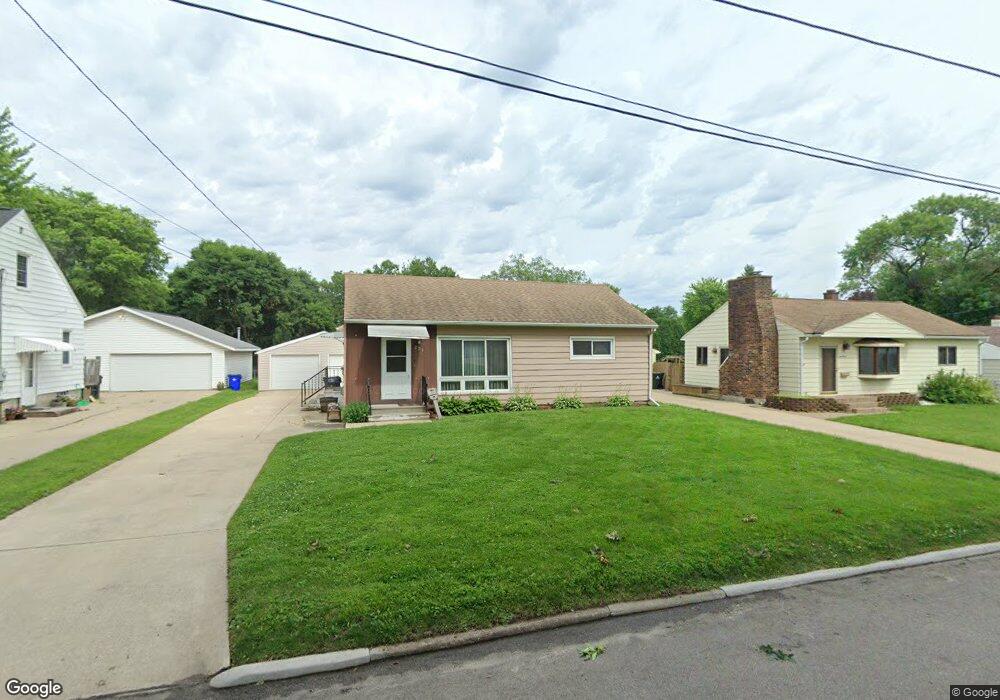 221 21st St NW, Cedar Rapids, IA 52405 - photo 1