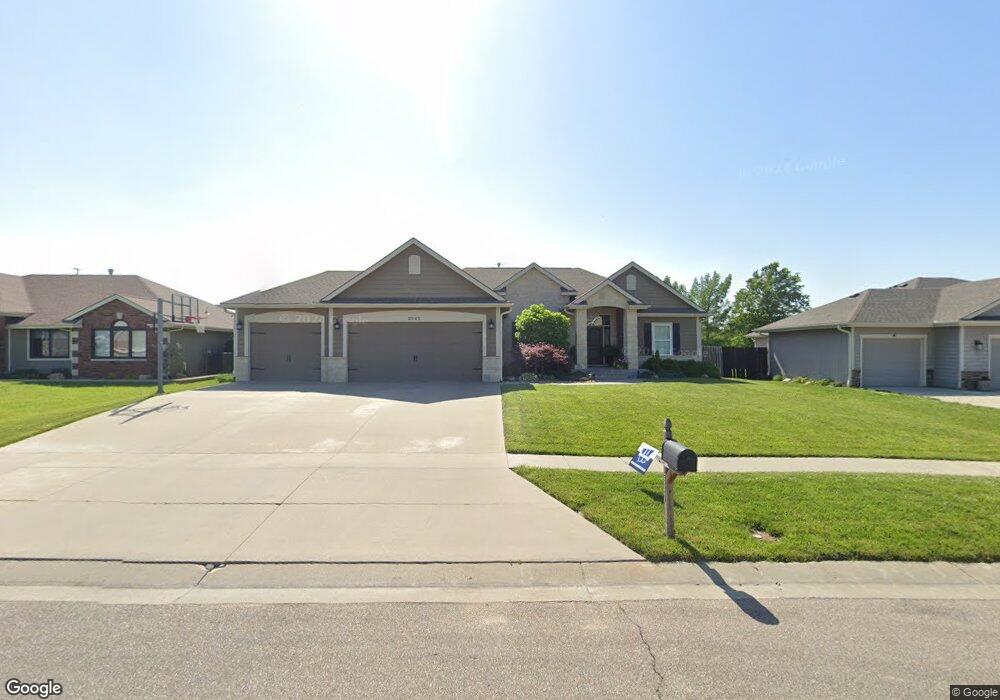2541 SW Santa fe Ct, Topeka, KS 66614 - photo 1