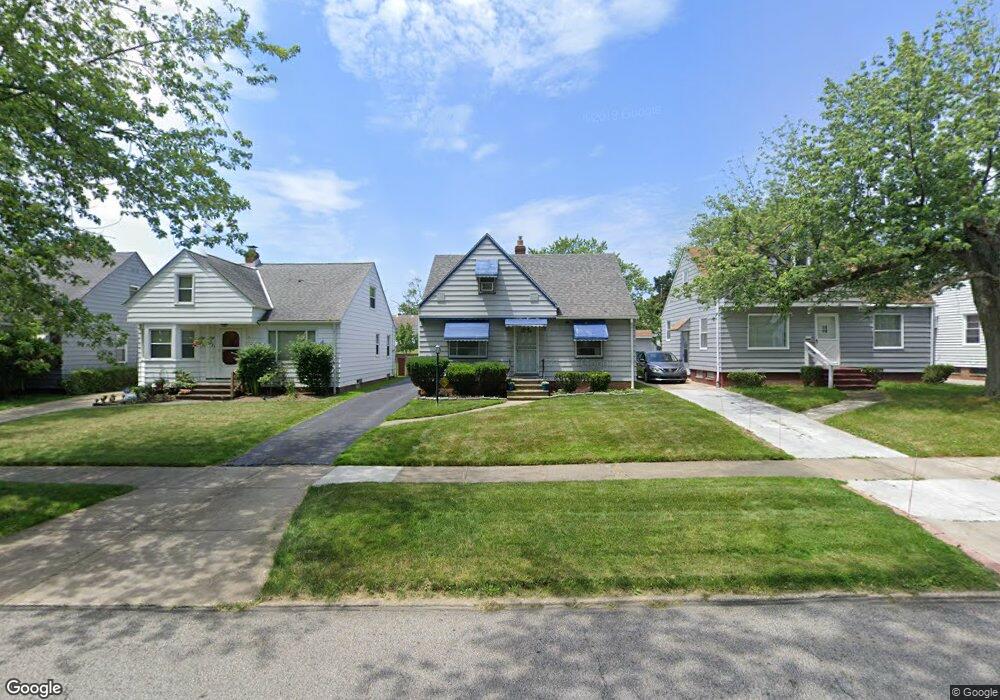 5150 Erwin St, Maple Heights, OH 44137 - photo 1