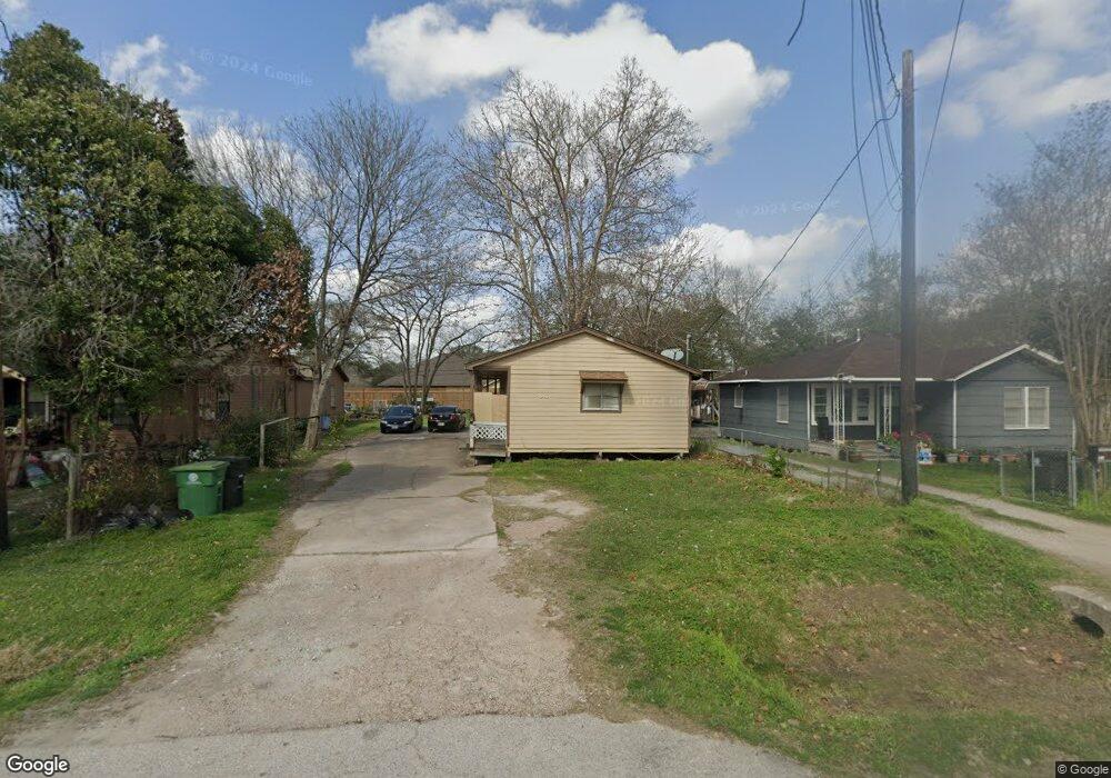 813 De Boll St, Houston, TX 77022 - photo 1