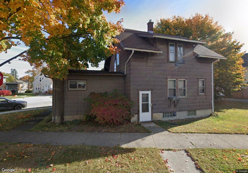1042 Menasha Ave, Manitowoc, WI 54220 - photo 1