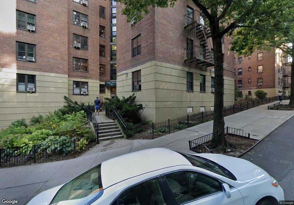 Fort Tryon Gardens unit 4F, New York, NY 10040 - photo 1