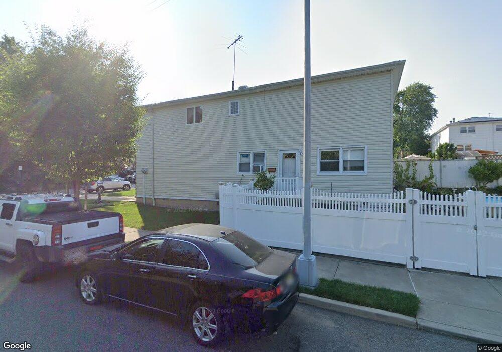 715 Carlton Blvd, Staten Island, NY 10312 - photo 1
