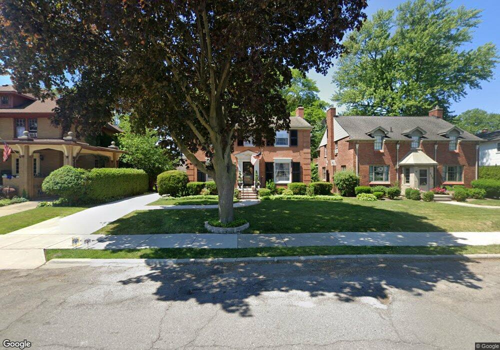 483 Fisher Rd, Grosse Pointe, MI 48230 - photo 1