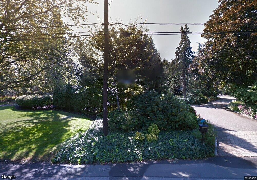 5 Walnut Tree Ln, Cold Spring Harbor, NY 11724 - photo 1