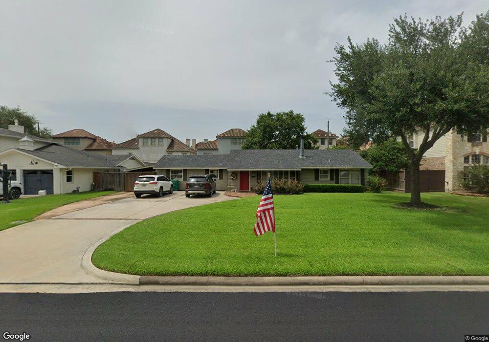 7702 Brykerwoods Dr, Houston, TX 77055 - photo 1