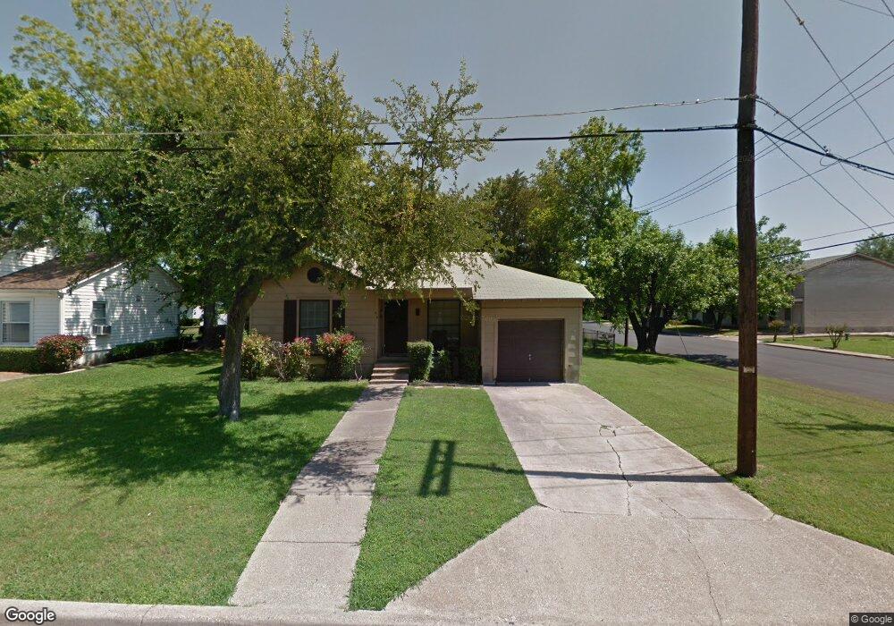 615 Travis St, Ennis, TX 75119 - photo 1