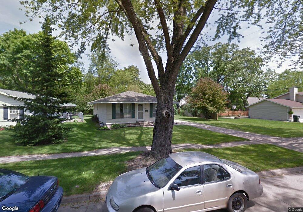 2400 Towne House Dr NE, Cedar Rapids, IA 52402 - photo 1