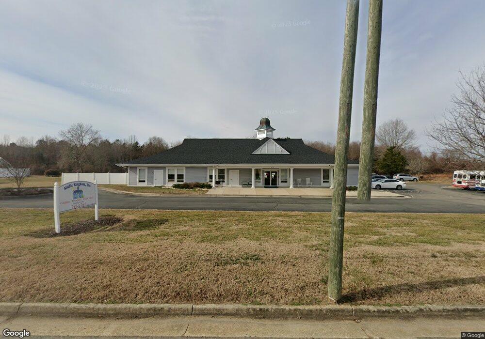 813 Thompson St, Ashland, VA 23005 - photo 1