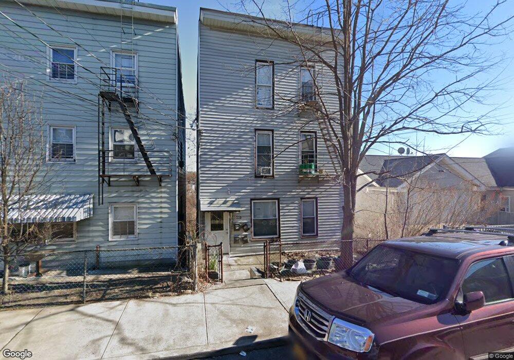 220 Sommerville Place, Yonkers, NY 10703 - photo 1