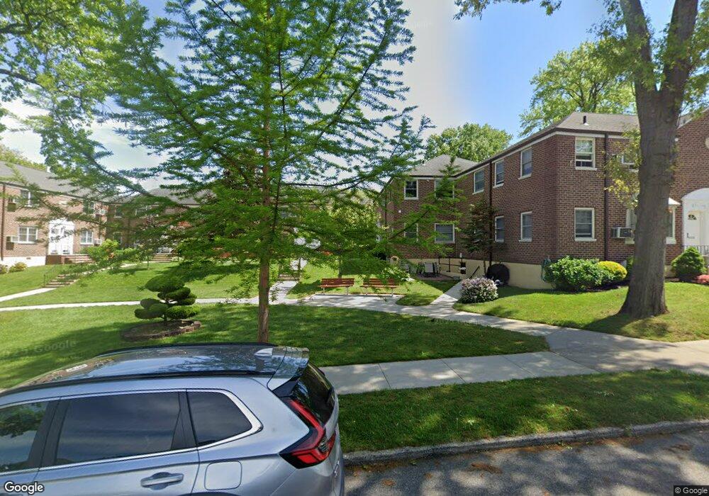 25116 58th Ave unit 26, Little Neck, NY 11362 - photo 1