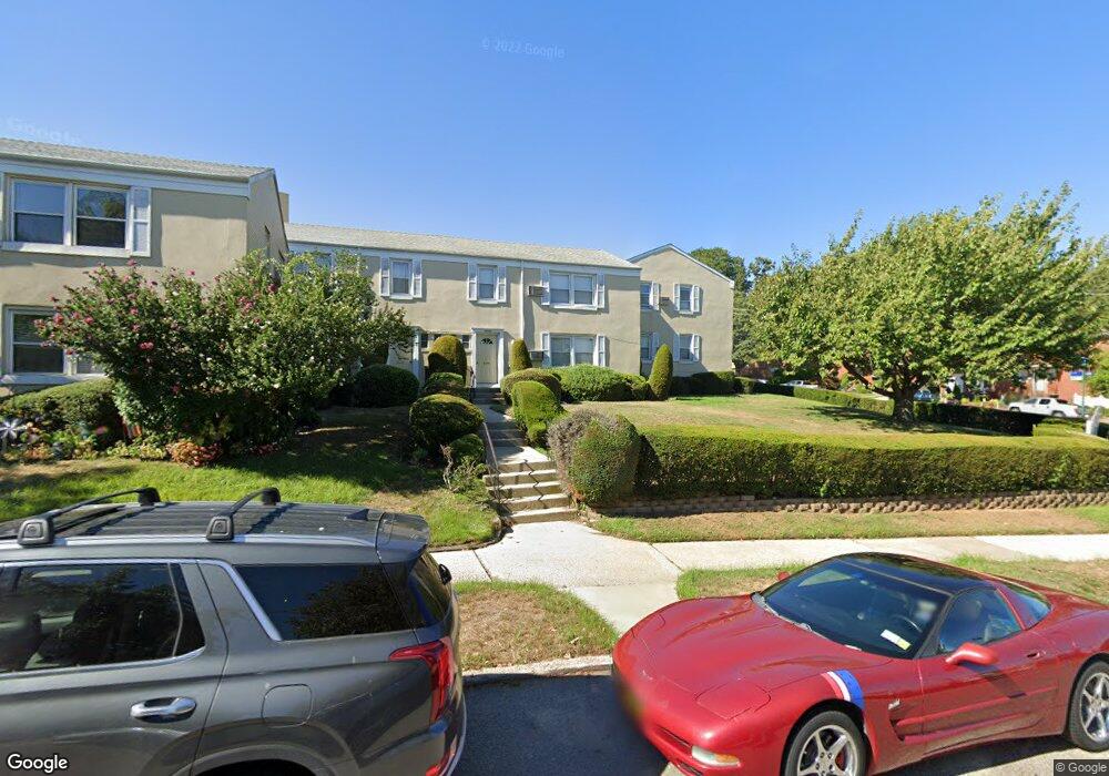 70-02 252nd St unit 1, Bellerose, NY 11426 - photo 1