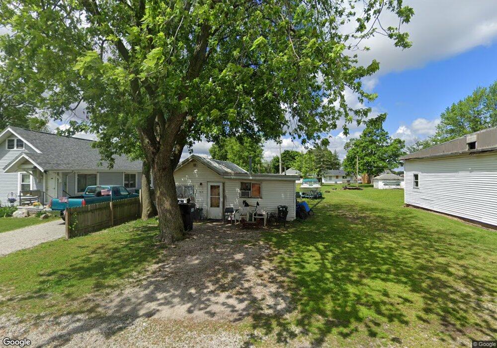 717 N 2nd Division St, Mattoon, IL 61938 - photo 1