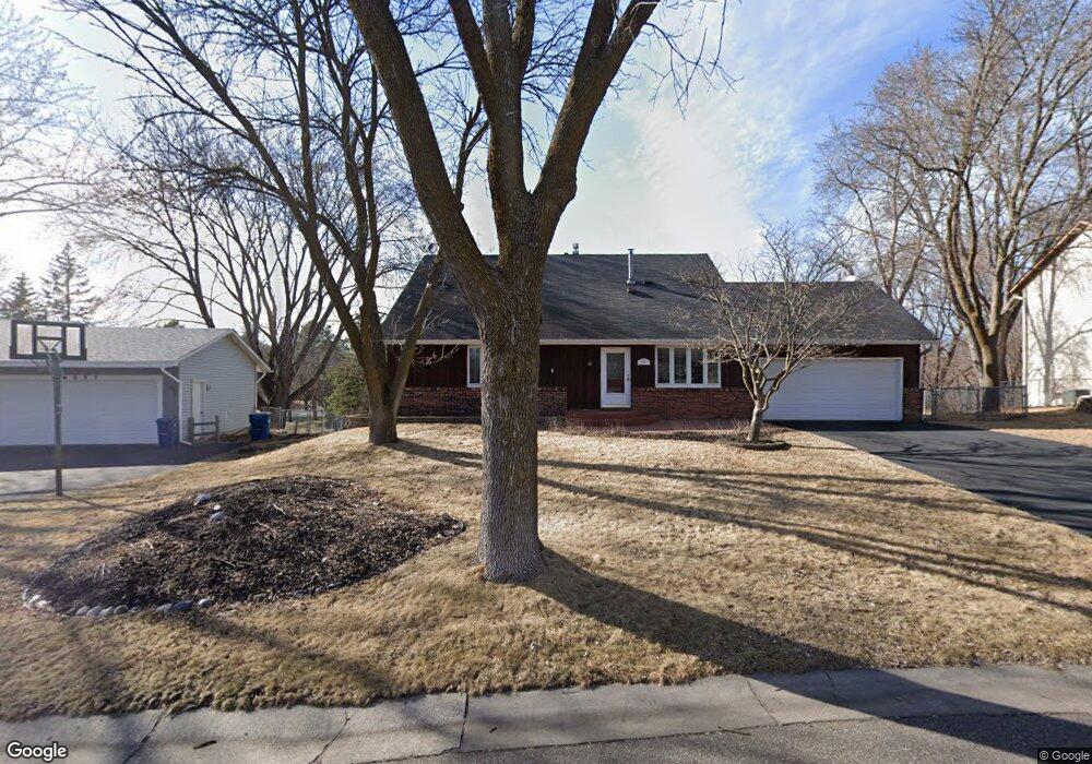 10571 Wellington Ln N, Maple Grove, MN 55369 - photo 1