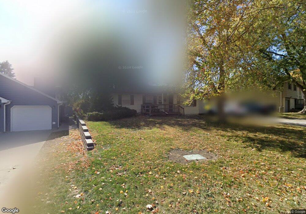 2205 N 2nd Ave E, Newton, IA 50208 - photo 1