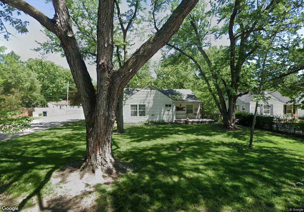 2200 SW MacVicar Ave, Topeka, KS 66611 - photo 1