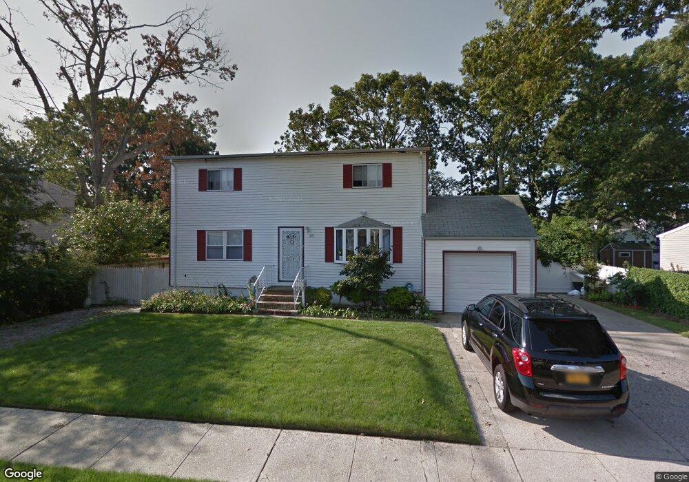 277 30th St, Lindenhurst, NY 11757 - photo 1