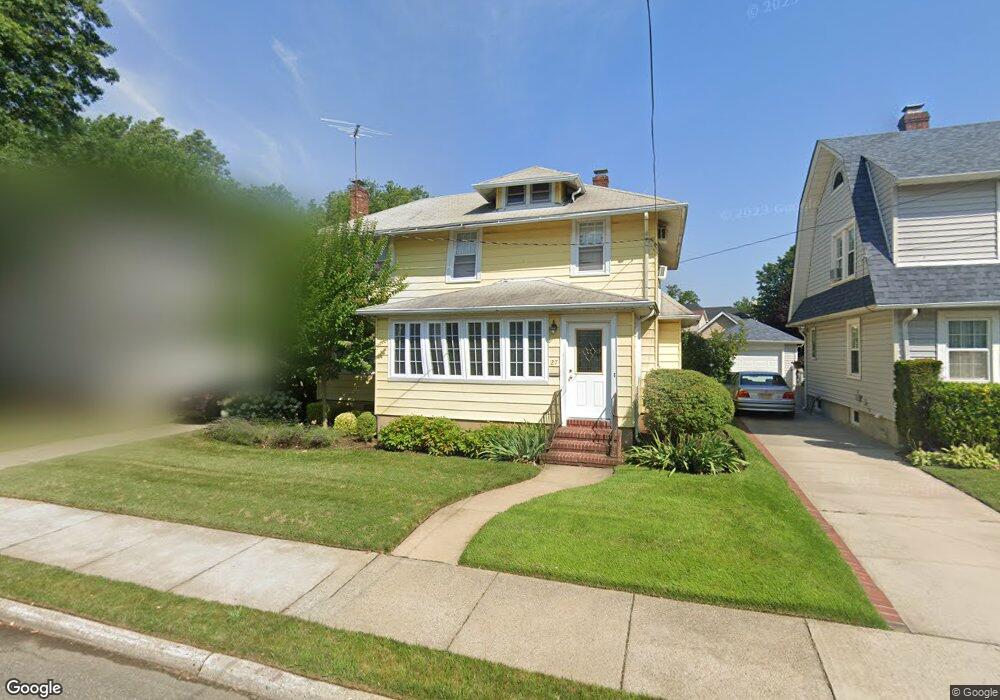 27 Crocus Ave, Floral Park, NY 11001 - photo 1