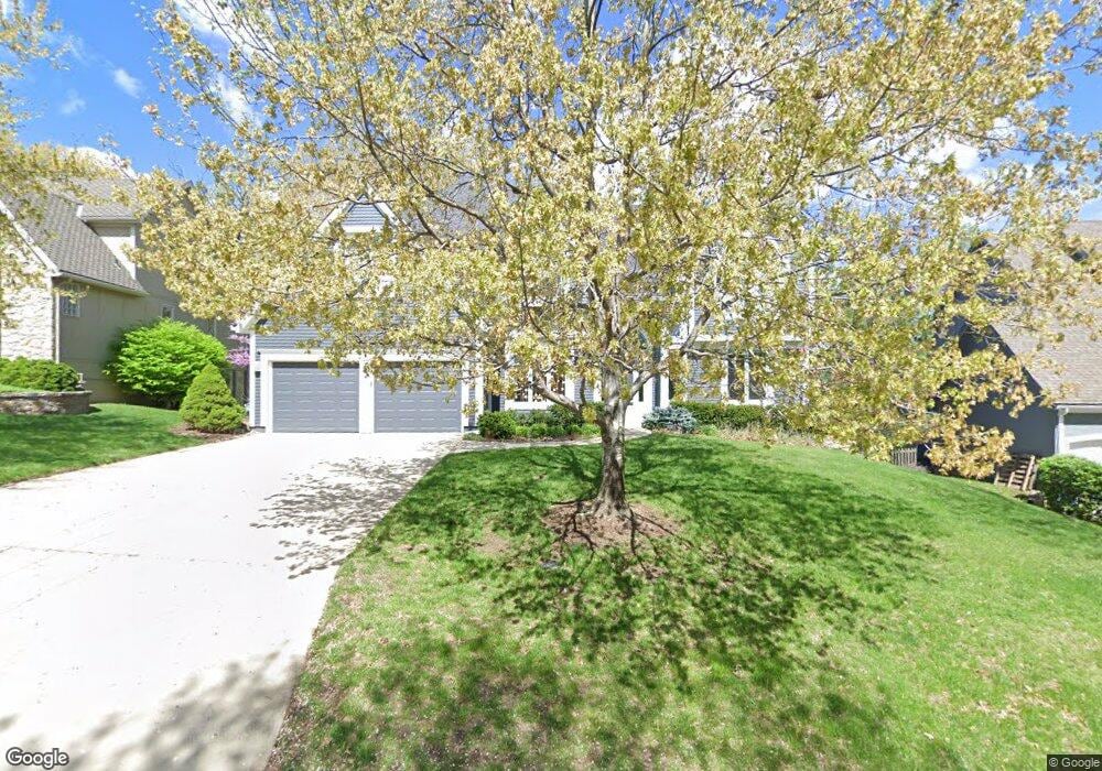 5644 Oakview St, Shawnee, KS 66216 - photo 1