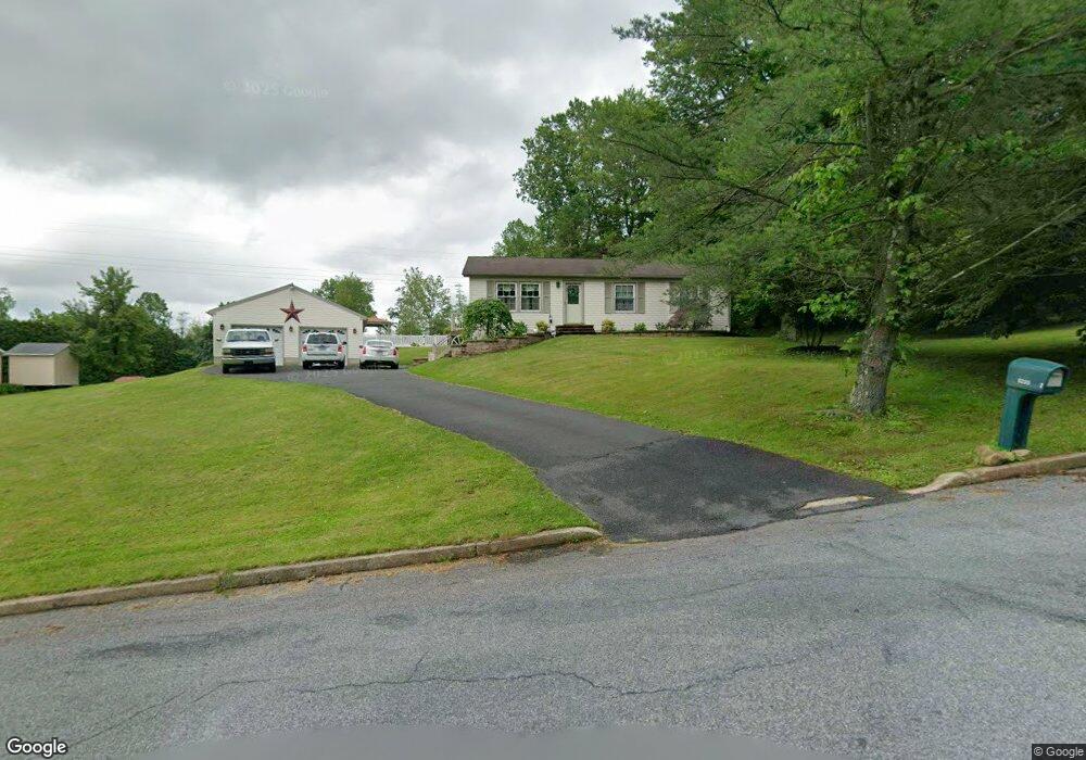 8235 Powder Ln, Zionsville, PA 18092 - photo 1