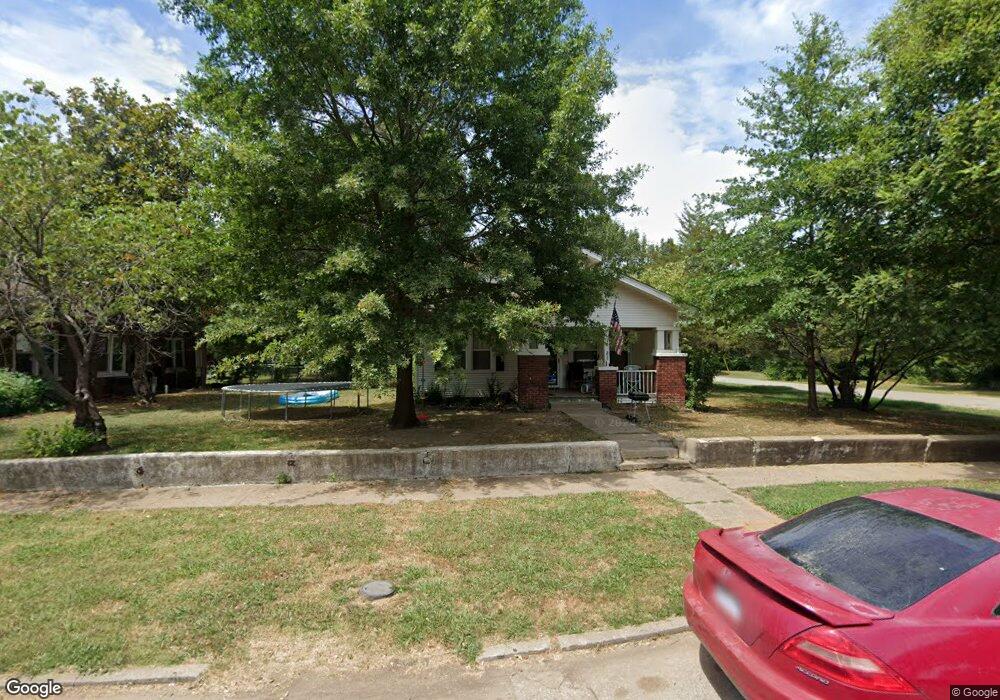 221 E 1st St, Skiatook, OK 74070 - photo 1