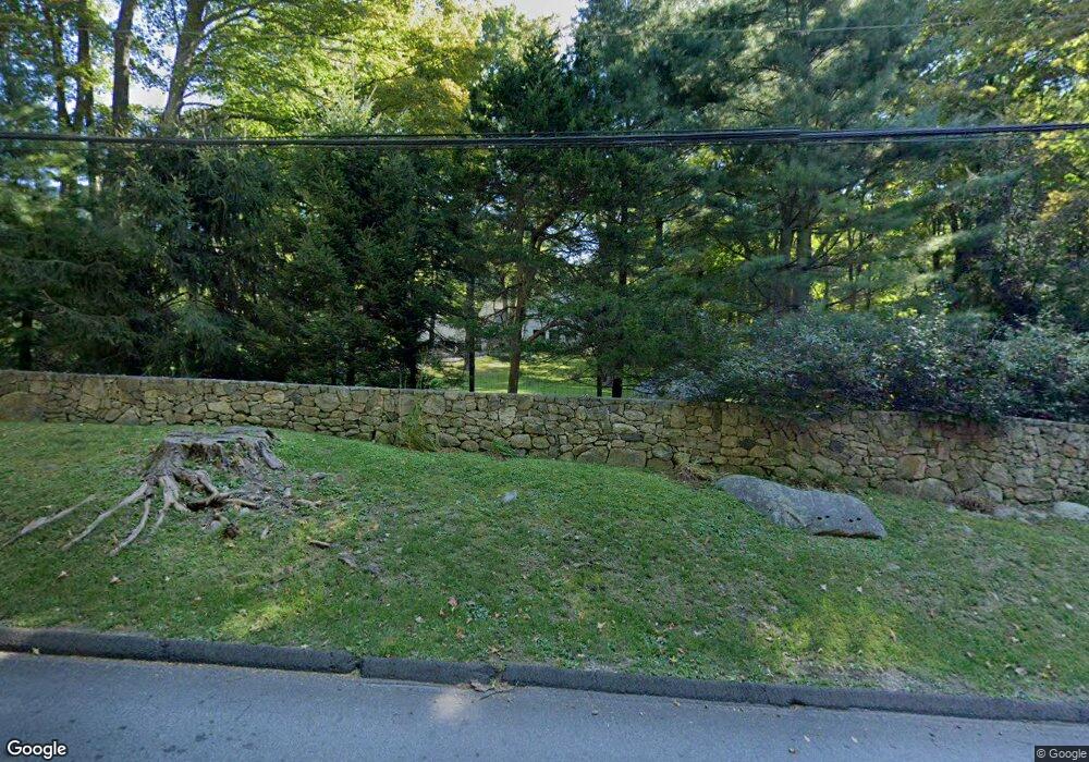 647 N Wilton Rd, New Canaan, CT 06840 - photo 1