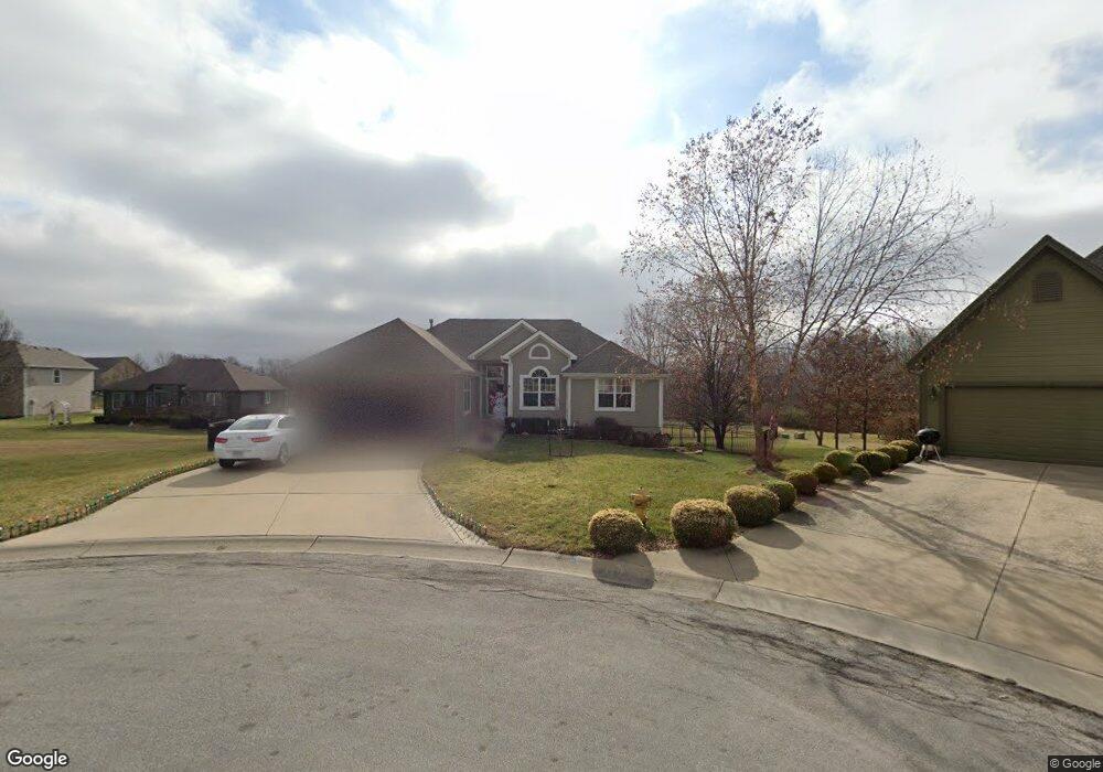 1719 Longhorn Ln, Raymore, MO 64083 - photo 1