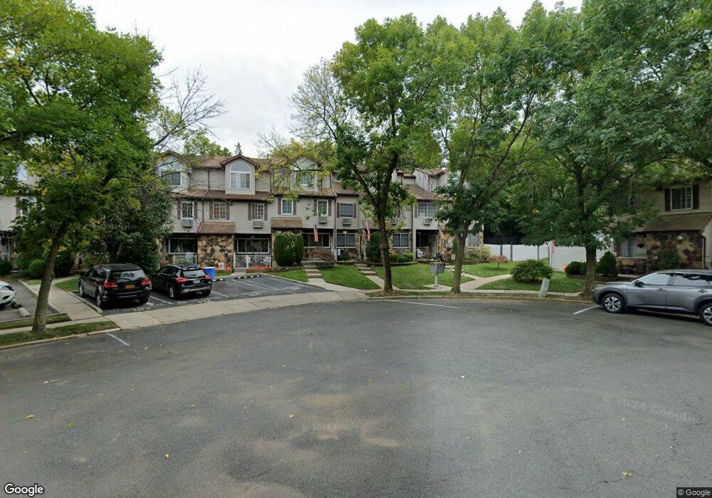 39 Croft Ct, Staten Island, NY 10306 - photo 1