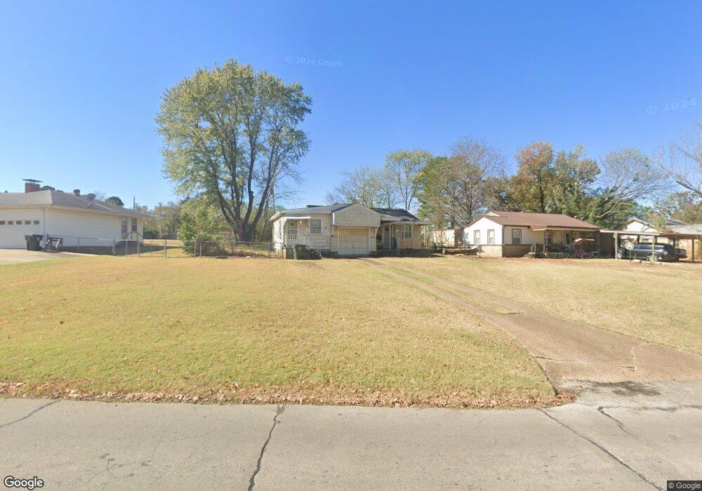 1108 S Delaware Ave, Okmulgee, OK 74447 - photo 1
