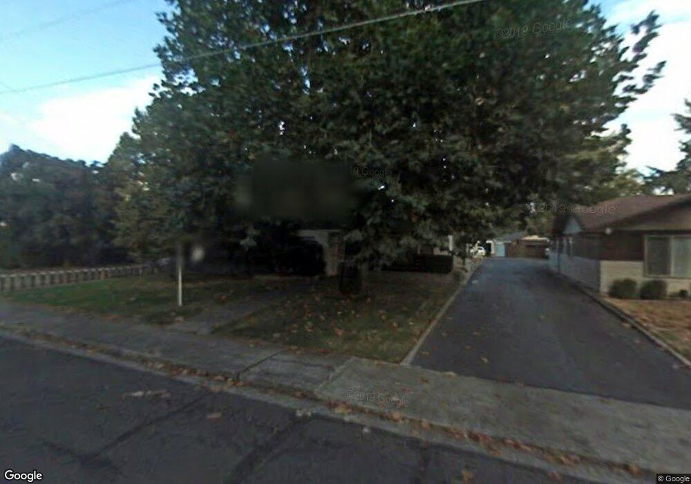 425 NE Candy Ln, Grants Pass, OR 97526 - photo 1