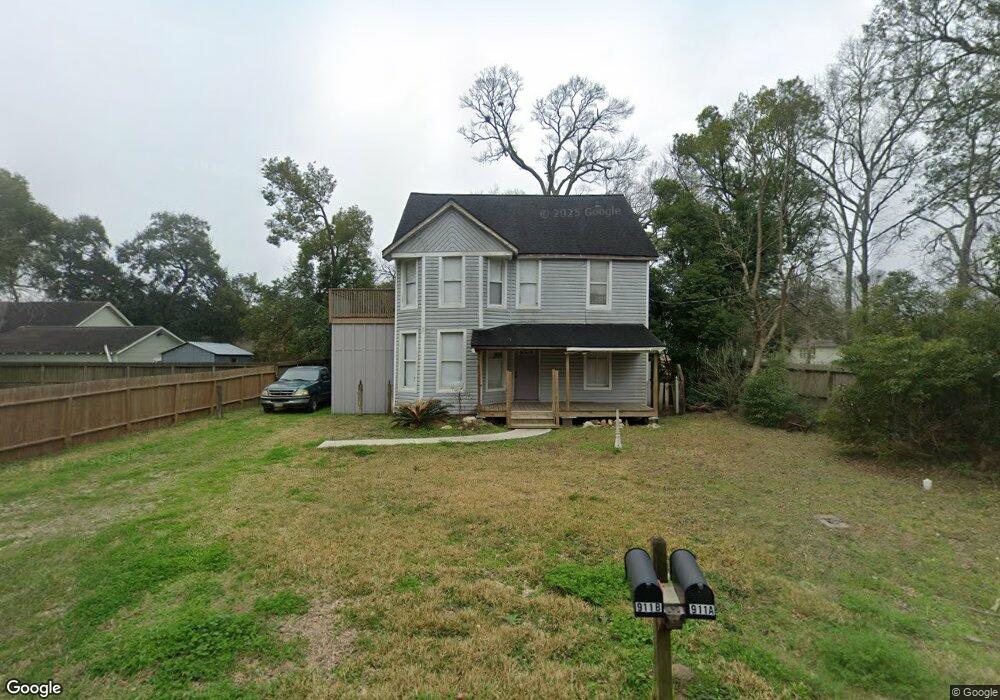 911 W Phillips St, Alvin, TX 77511 - photo 1