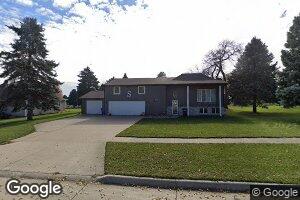 1624 1st St, Hull, IA 51239