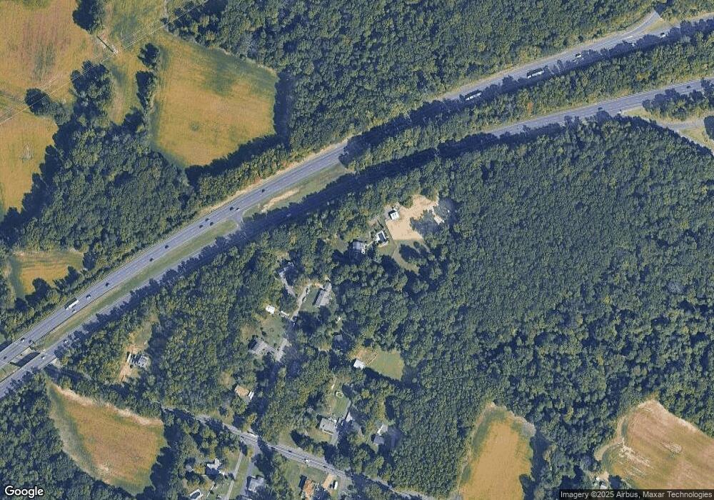 10 Hunter Dr, Burlington, NJ 08016 - photo 1