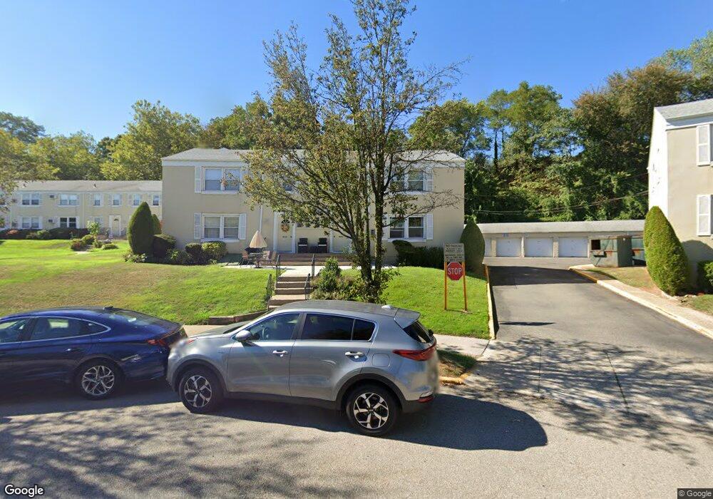 25133 71st Rd unit 2, Bellerose, NY 11426 - photo 1