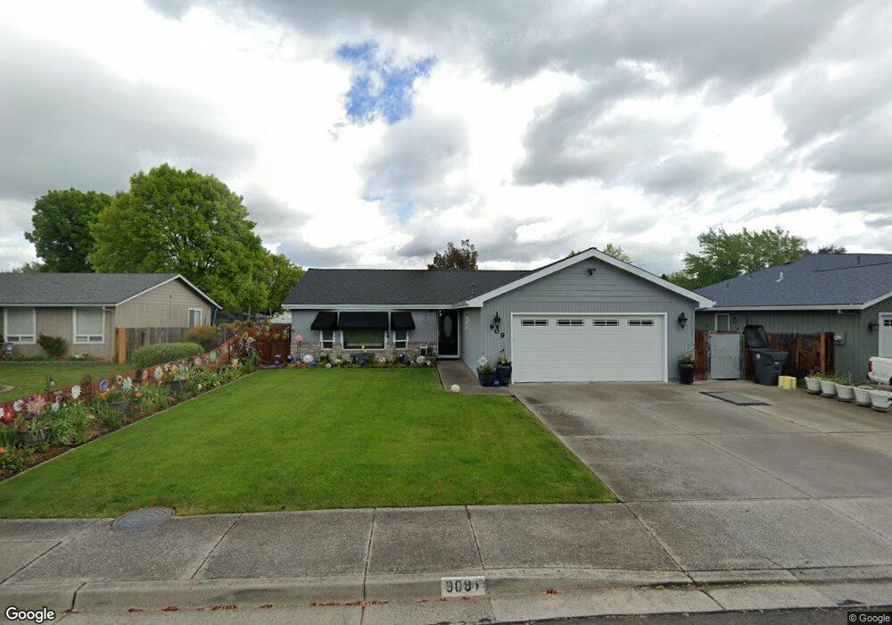 909 Juanita Way, Central Point, OR 97502 - photo 1