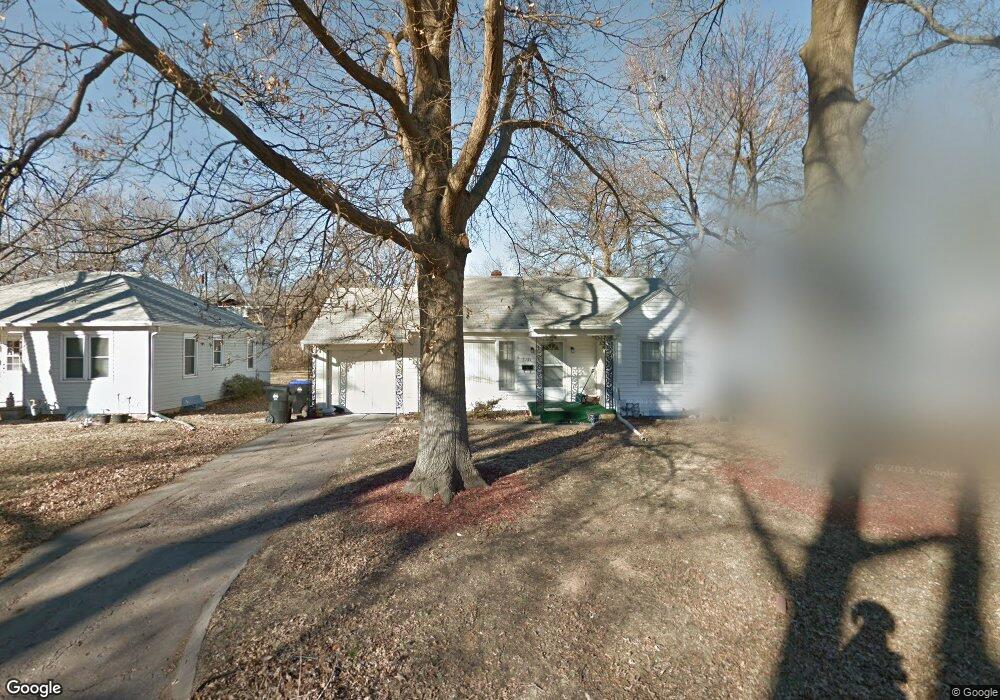 3244 SW Sena Dr, Topeka, KS 66604 - photo 1