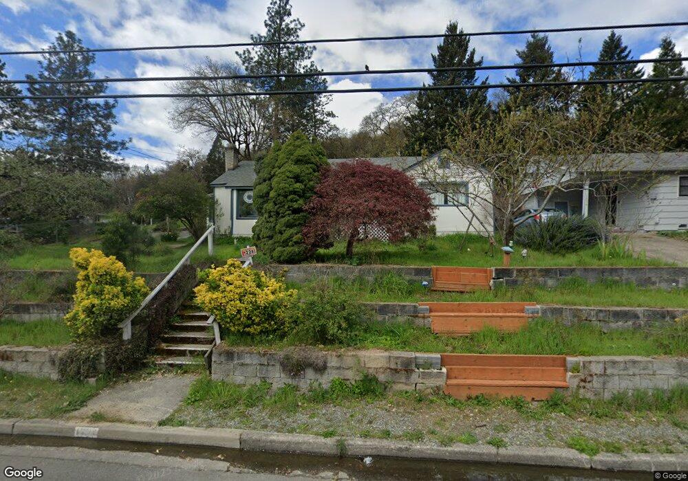 1228 NW Highland Ave, Grants Pass, OR 97526 - photo 1