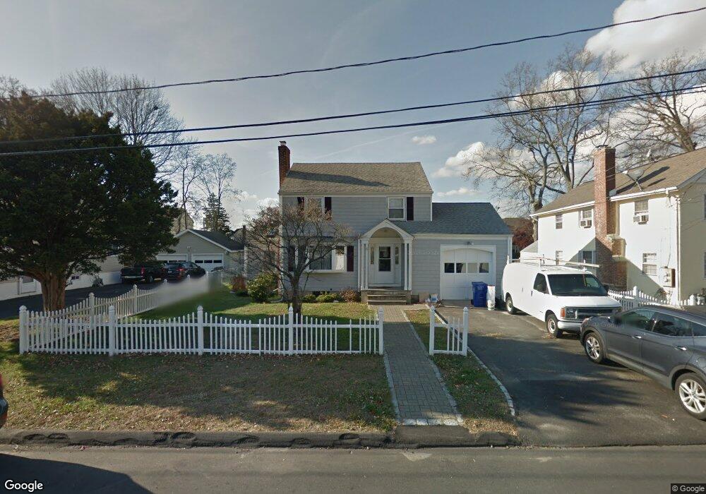 8 Winfield Ct, Norwalk, CT 06855 - photo 1