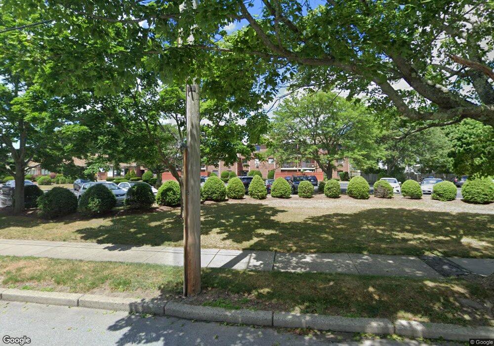 655 Saw Mill Brook Pkwy unit 20, Newton Center, MA 02459 - photo 1